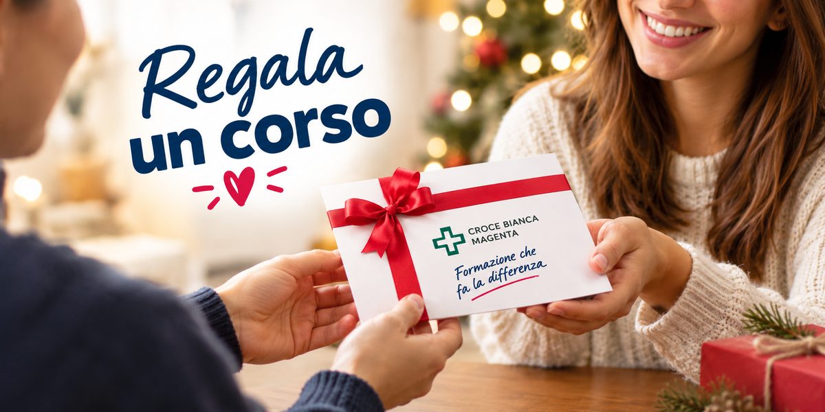 Regala un corso: una persona consegna un buono regalo di Croce Bianca Magenta